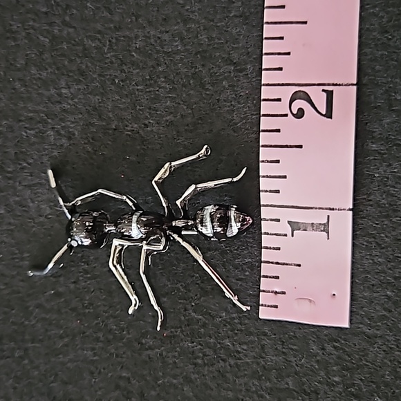 NWT Enamel Statement Ant Brooch - Picture 4 of 5